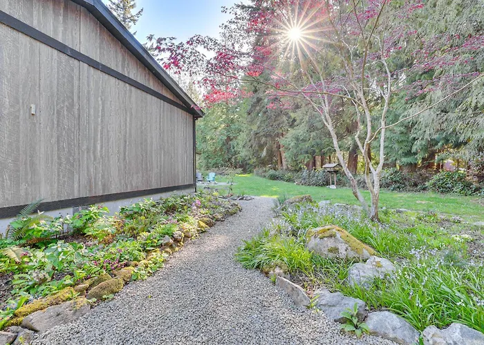 Secluded Port Townsend Retreat: Pets Welcome!