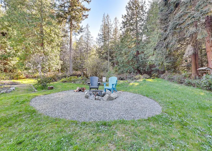 Secluded Port Townsend Retreat: Pets Welcome!