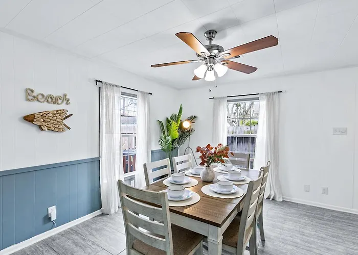 The Blue Oasis With Handicap Ramp Access Dog Friendly & Cowboy Pool