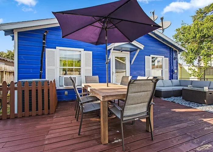 The Blue Oasis With Handicap Ramp Access Dog Friendly & Cowboy Pool