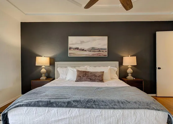 Family Home 5 Beds 3 Baths By Oc