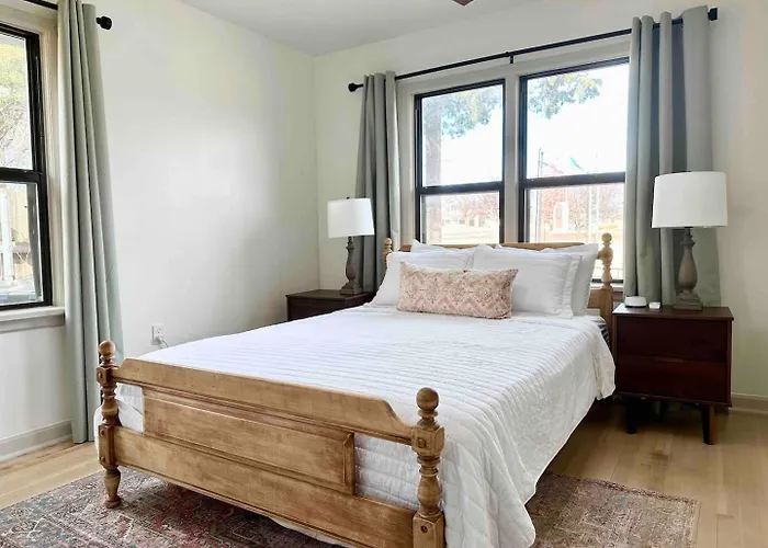 Campus Cottage Kng Bed! Walk To Uco And Downtown