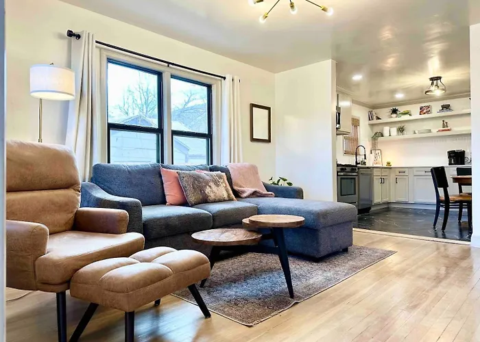 Campus Cottage Kng Bed! Walk To Uco And Downtown
