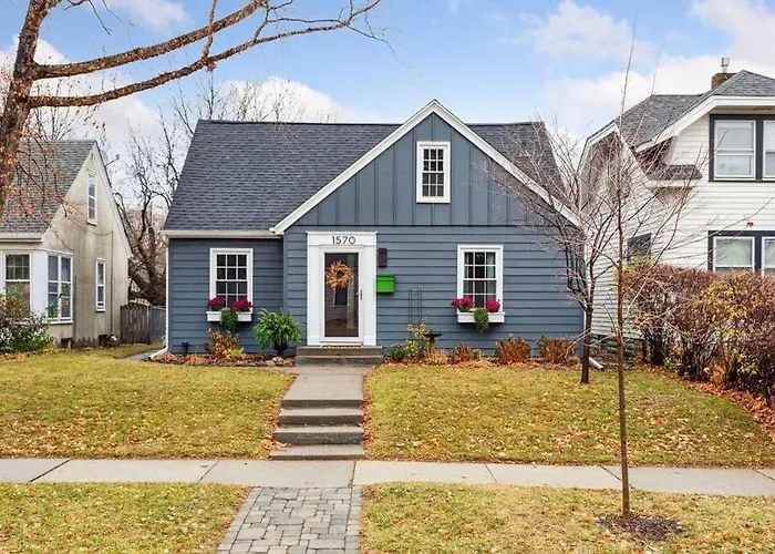 Enchanting And Comfy Urban Cottage With Renovated Rustic Den By Como Park & Mn State Fair
