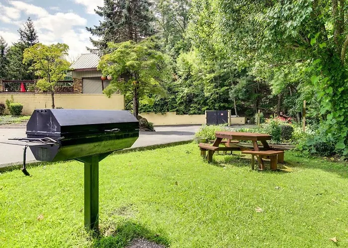 Lux Retro Getaway W/ Ober & Smoky Mtn Views!