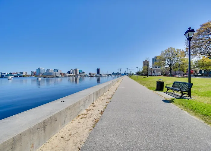 Waterfront Portsmouth Apt: 1/2 Mi To Dtwn & Ferry
