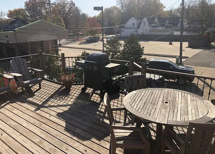 Entire Apartment Close To Downtown - 2 Queen Beds