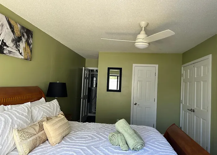 Cozy Home, 10 Minutes Away From Downtown