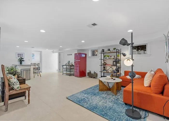 Stone'S Throw From Capitol Hill Free Parking