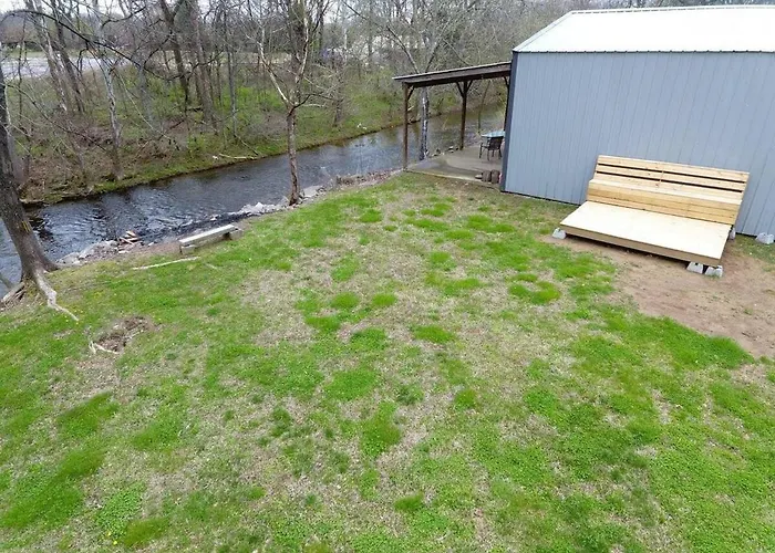Cozy Room Near Downtown Hendersonville