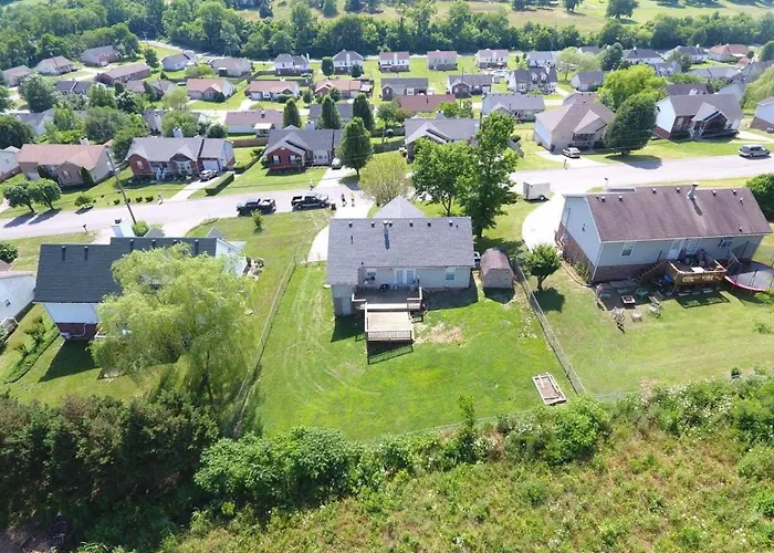 20 Mins To Nashville, Fenced Yard Included