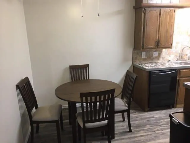 Downstairs One Bedroom Close To Fort Sill!