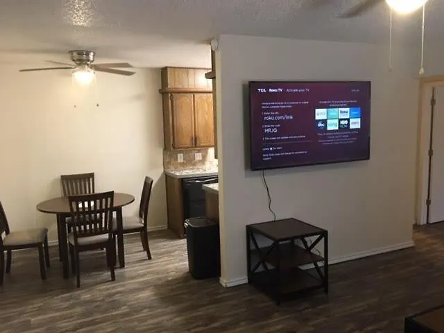 Downstairs One Bedroom Close To Fort Sill!