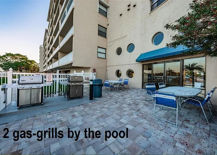 Bayshore Yatch Tennis Condo 2Br 3 Beds, Walking Distance To Beautiful Quite Beach