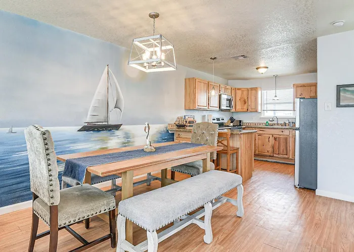 Walk To Shore & Eats: Surfside Beach House