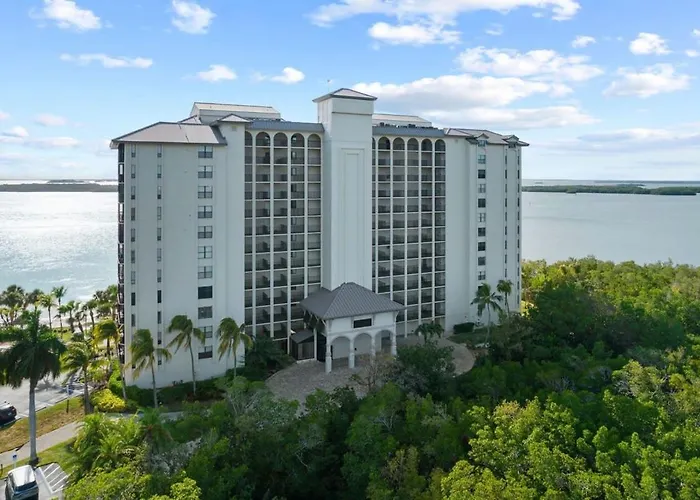 Harbour Tower 414 - Gorgeous Renovated 2 Bedroom Residence