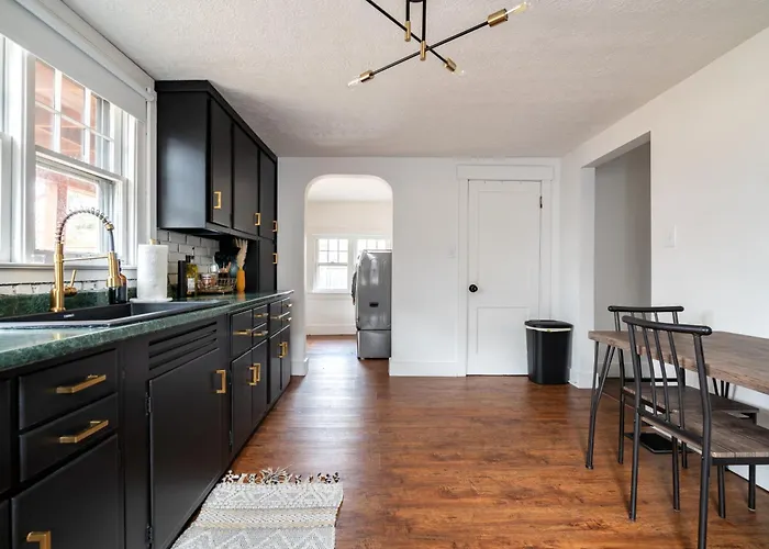 Jungle House Luxury Stays - Downtown Chillicothe