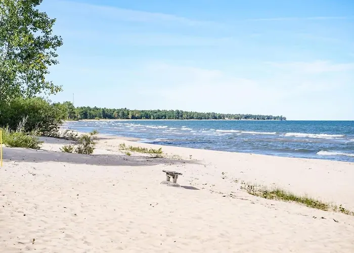 Beach Club Of Oscoda - The Lakeshore Cottage