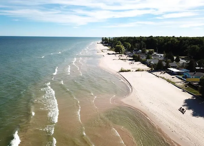 Beach Club Of Oscoda Garden Cottage On The Lake