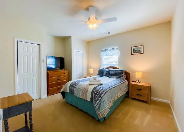 Lakefront At Barefoot Resort W Massive Waterfront Pool Close To Beach