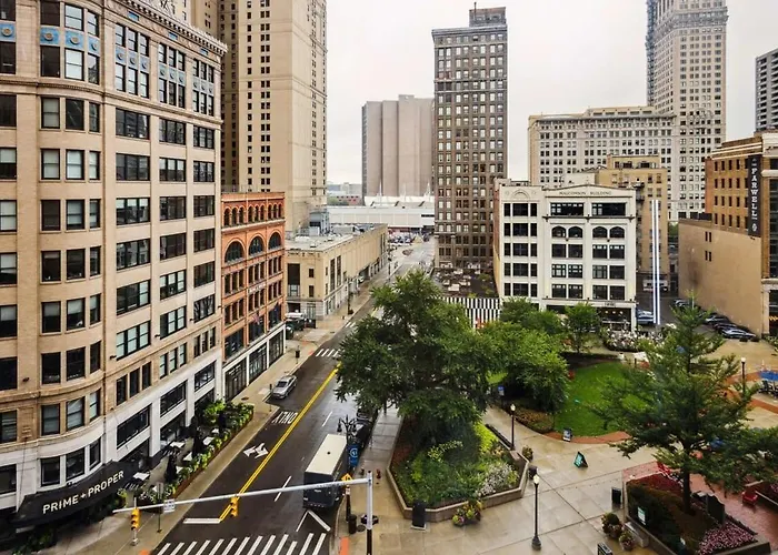 2Br Downtown Luxury Getaway