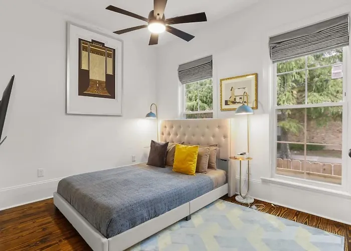 Luxury 4Bd With Pool And Off Street Parking