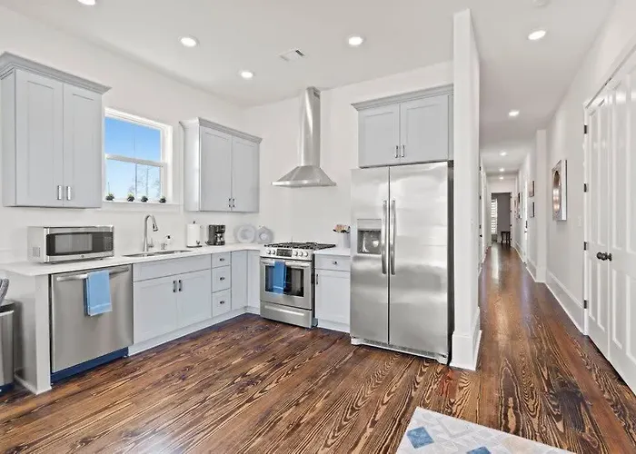 Luxury 4Bd With Pool And Off Street Parking