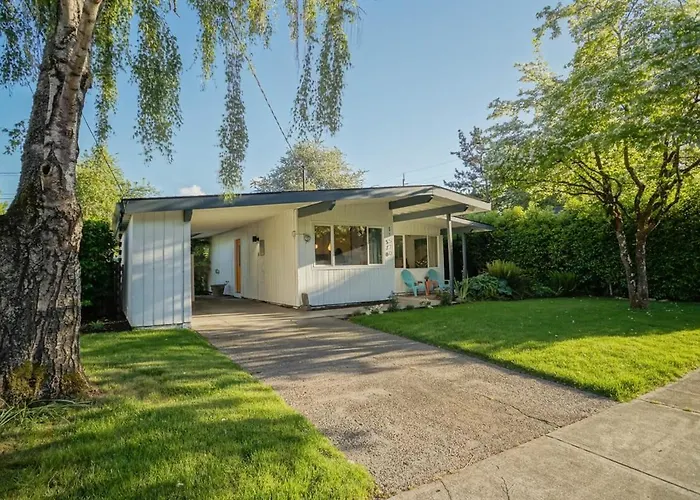 #Stayinmydistrict Modern Mid-Century Retreat