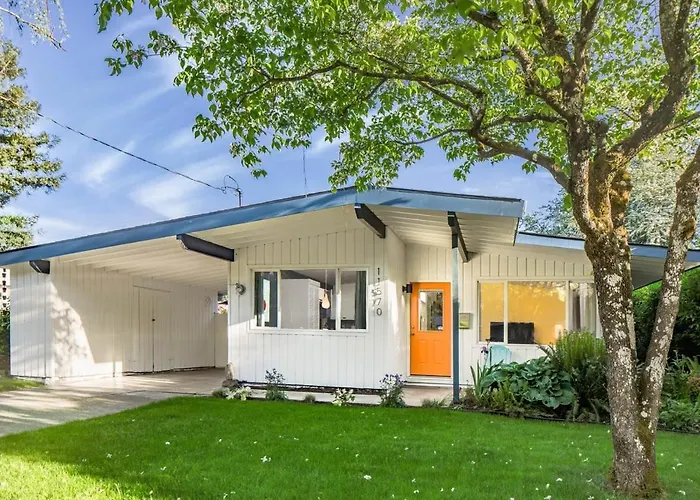 #Stayinmydistrict Modern Mid-Century Retreat