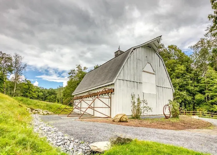 The Brookman Renovated 6000 Sf Estate On 40 Acres