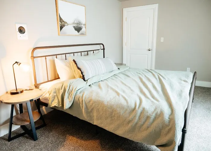 Large & Spacious Home, Sleeps 23+ Near Slc