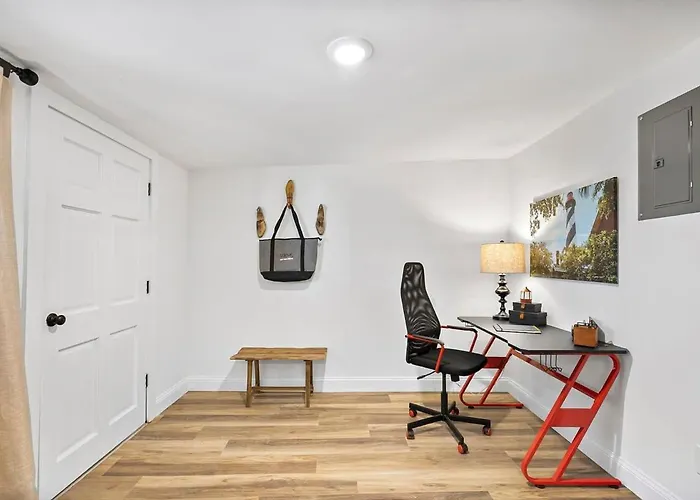 Hidden Lighthouse Bungalow Renovated 2 Beds Dogs Ok