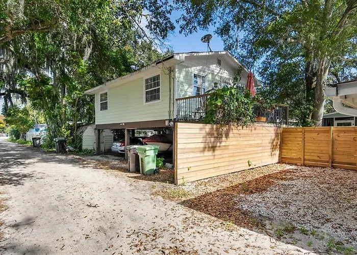 Hidden Lighthouse Bungalow Renovated 2 Beds Dogs Ok