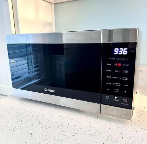 Brand New! Walk To All + 12 Mins To Derby!