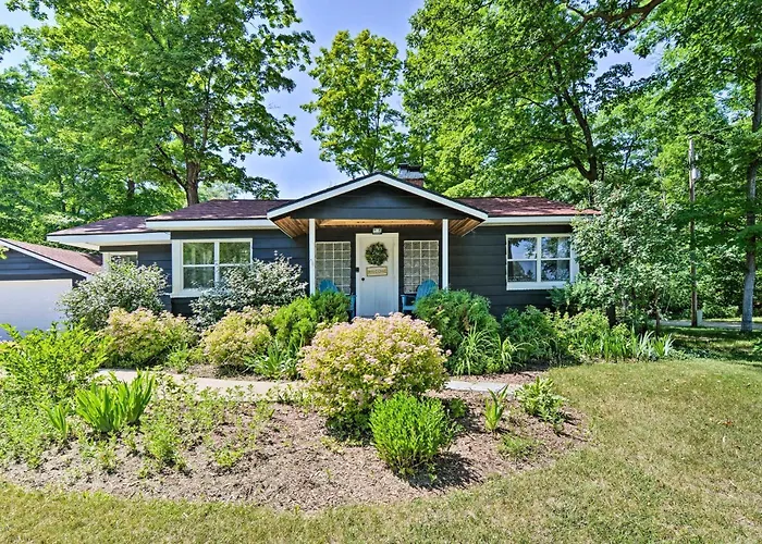 Elk Rapids Bungalow Garden Firepit Ac