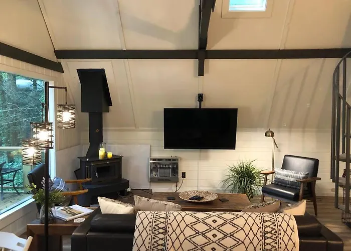 Cozy Cottage W Hot Tub, 5 Min Walk To Main St