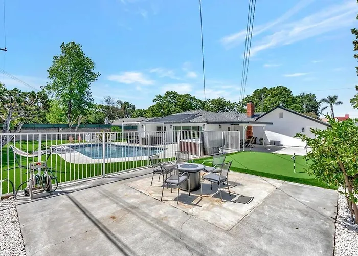 New Cheerful Villa, Pool, Spa, Mini Golf, Game Room, Fire Pit Next To Disneyland