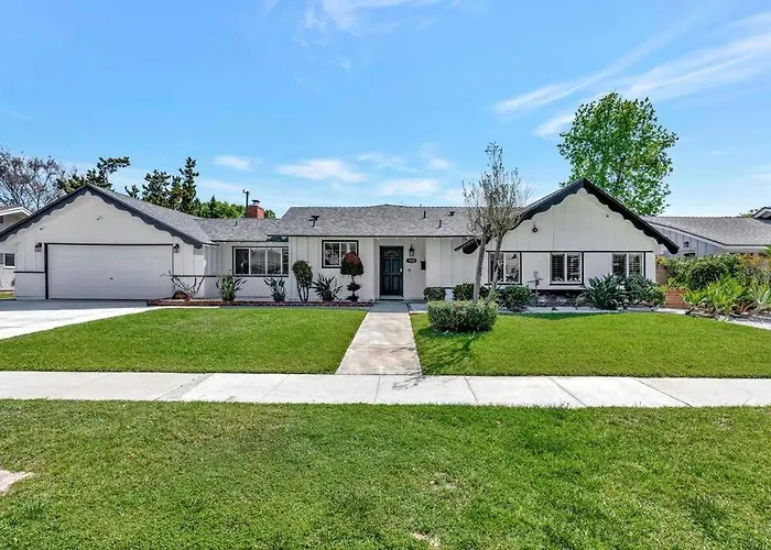 New Cheerful Villa, Pool, Spa, Mini Golf, Game Room, Fire Pit Next To Disneyland