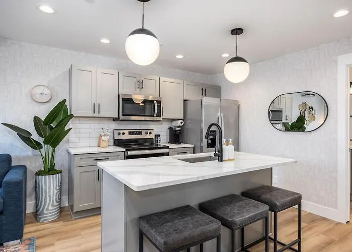 Walk To Restaurants From Condo, By Hospitals, 3 Miles To Downtown