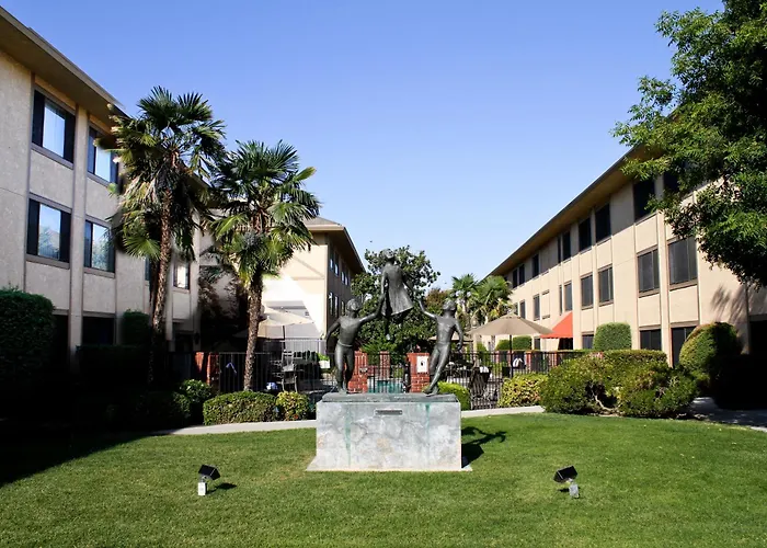 University Square Hotel