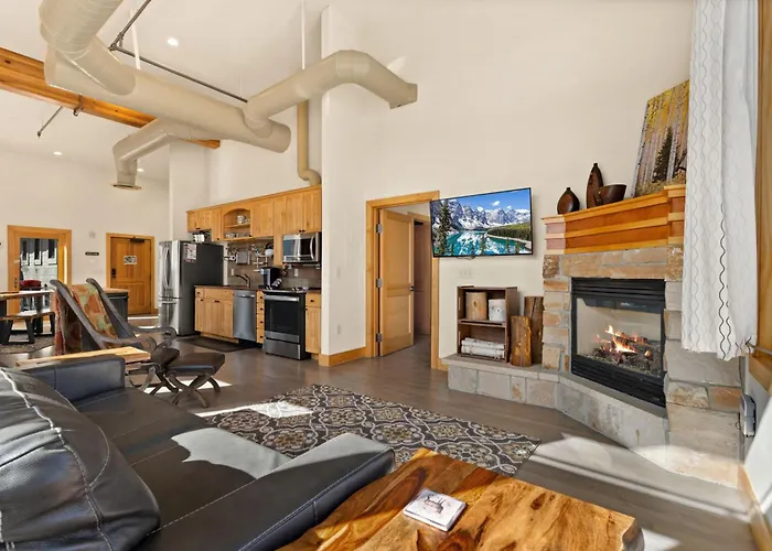 Spacious Dtwn Estes Park Loft Condo: 4 Mi To Rmnp