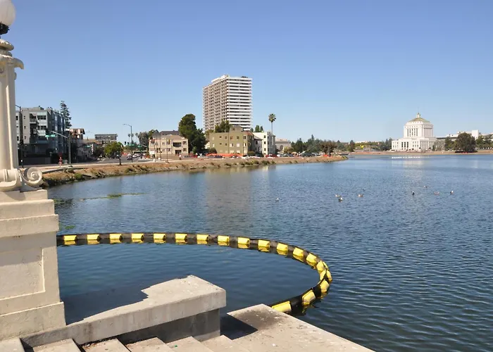 Econo Lodge Oakland Lake Merritt Area