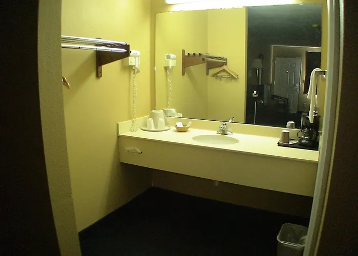 La Grange Executive Inn And Suites