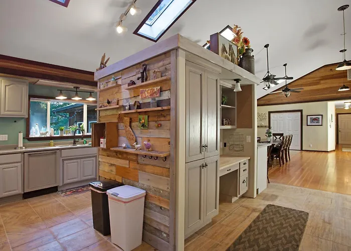 Tree-Lined Home With Hot Tub Firepit & Large Yard