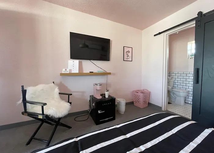 Rainbow Motel