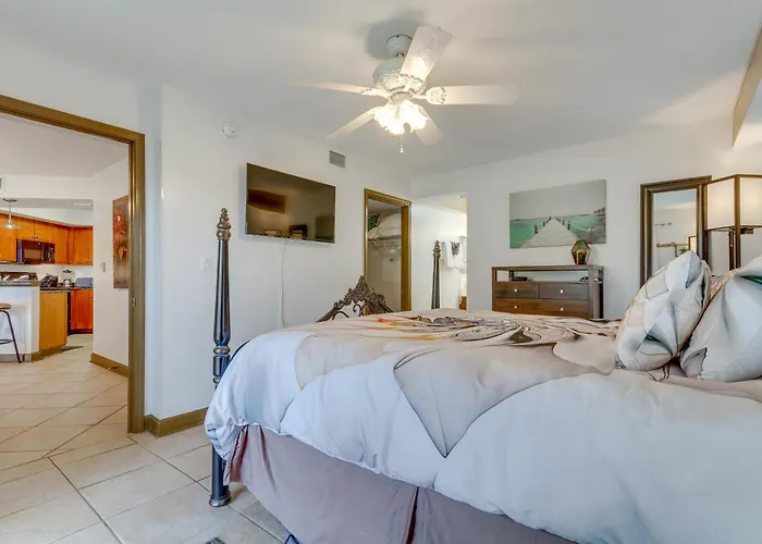 Pensacola Beach Condo W/ Patio & Access To Beach!
