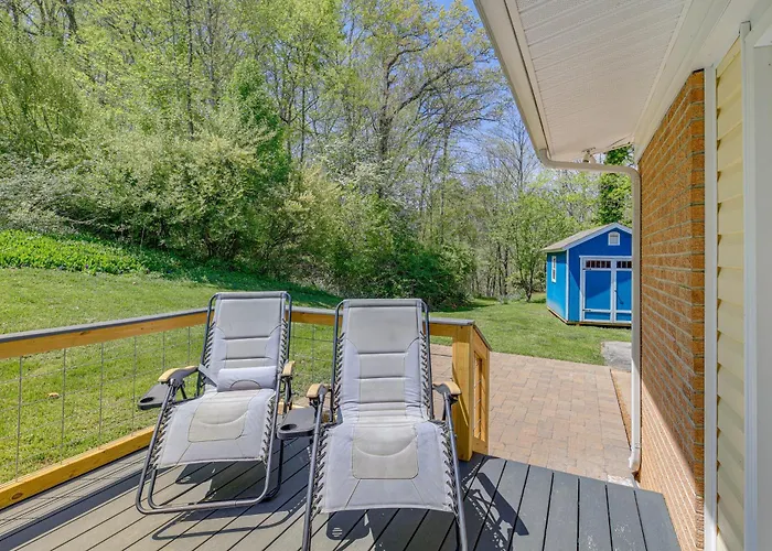 Lakefront Kingsport Home W/ Private Hot Tub!