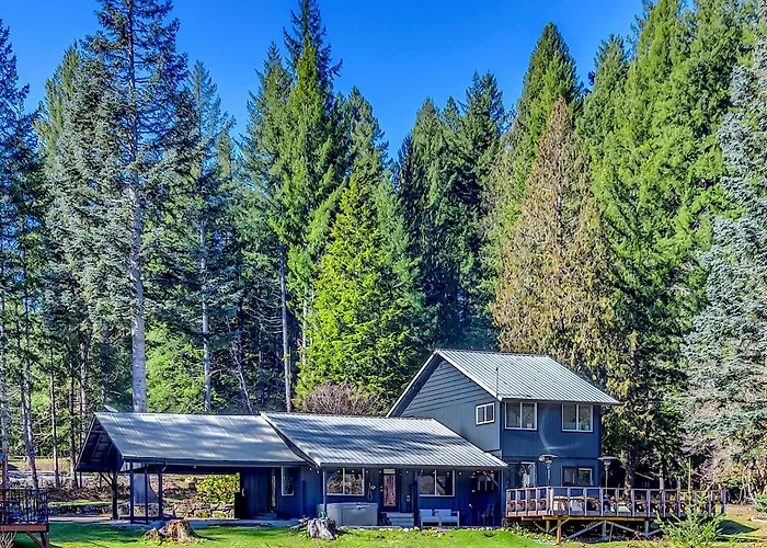 Waterfront Cabin At White Pass And Mt Rainier National Park