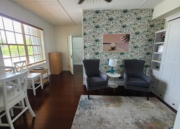 Duval Street Suite W Parking And Heated Pool