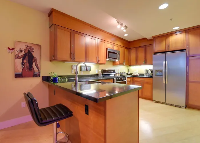 Cozy Emeryville Studio, Near Beaches & Parks!
